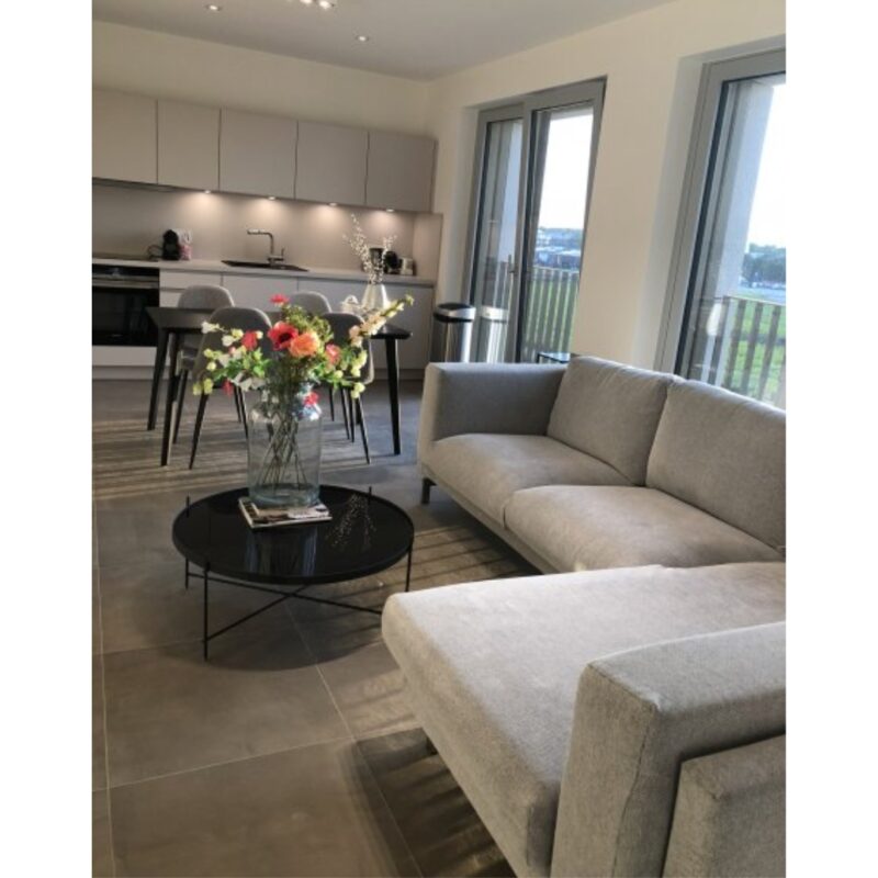 Coffee table cupid black xxl Ø82cm (2)