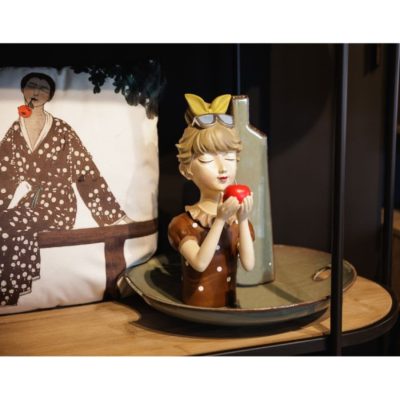 Figurine Travel Girl Apple 18x14x33.5cm (2)