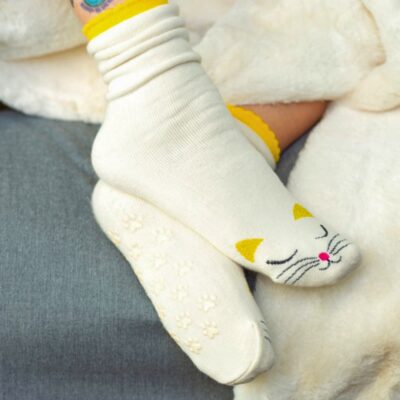 Spiked Socks White Cat (2)