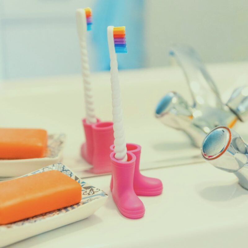 Toothbrush Holder Pink Boots (3)